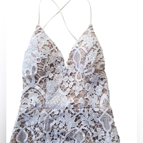 NWT Showpo Line Of Sight Midi Dress in White Size XS - Picture 5 of 9